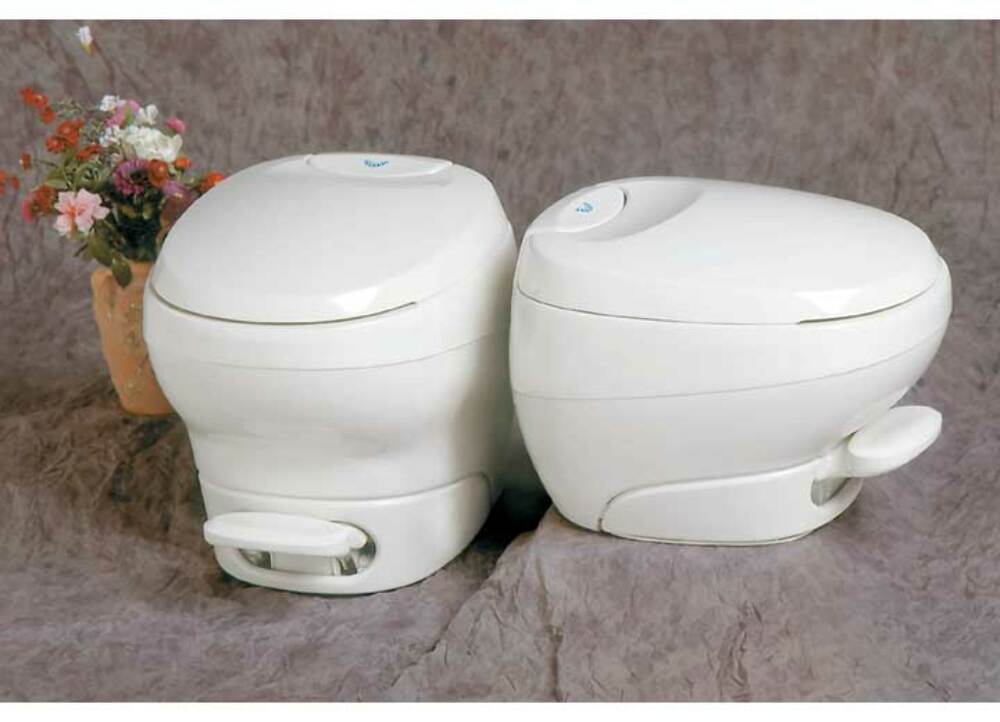 Thetford 3122 BRAVURA toilet with sprayer - white